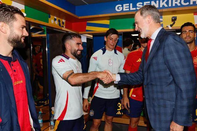 开云入口网址-西国王道贺出线:亚马尔镇定自若,威廉斯半裸接驾